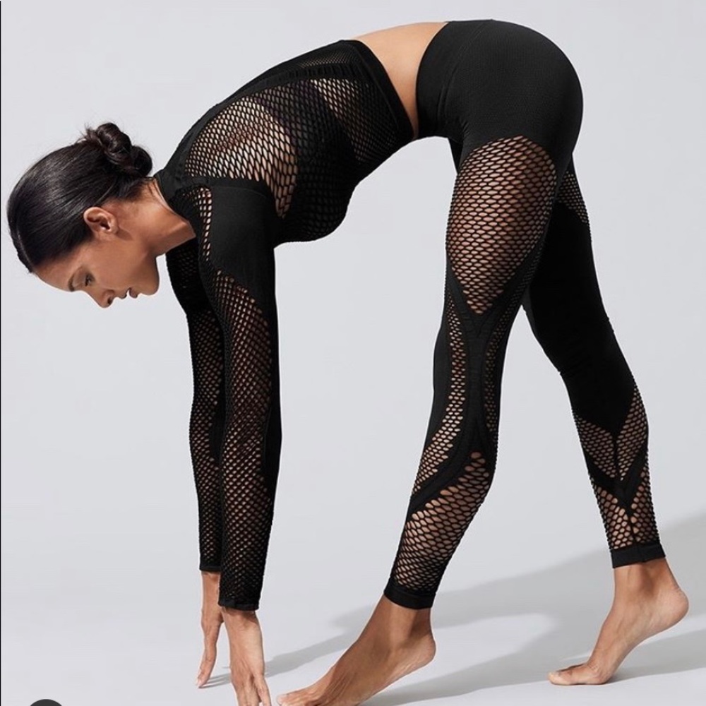Nux net sleeve top